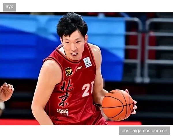 周琦公开表示北京队内部存在问题，其休赛期动向为转会市场增添变数。